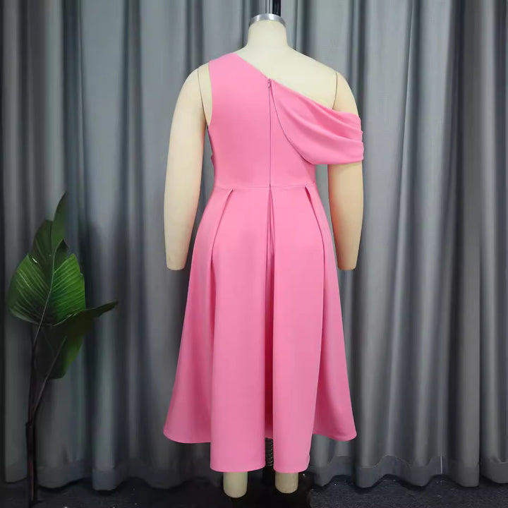 Damer Elegant One-Shoulder Klänning med Draperingar Mirla-Eva Jonsson