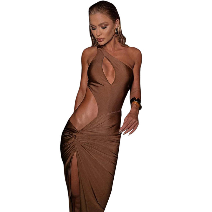 Damer Elegant One-Shoulder Maxiklänning med Draperingar och Figurbetonad Skärning Mirla-Eva Jonsson