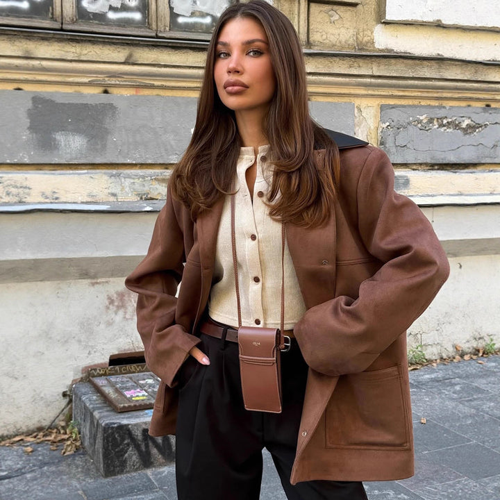 Damer Elegant Oversized Jacka med Läderkrage och praktiska Fickor Mirla-Eva Jonsson