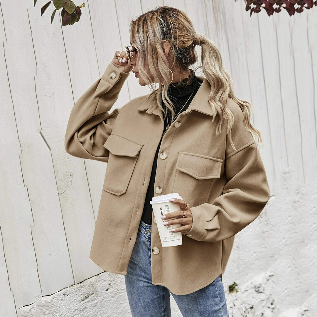 Damer Elegant Oversized Jacka med Påsydda Fickor och Moderiktig Krage Mirla-Eva Jonsson