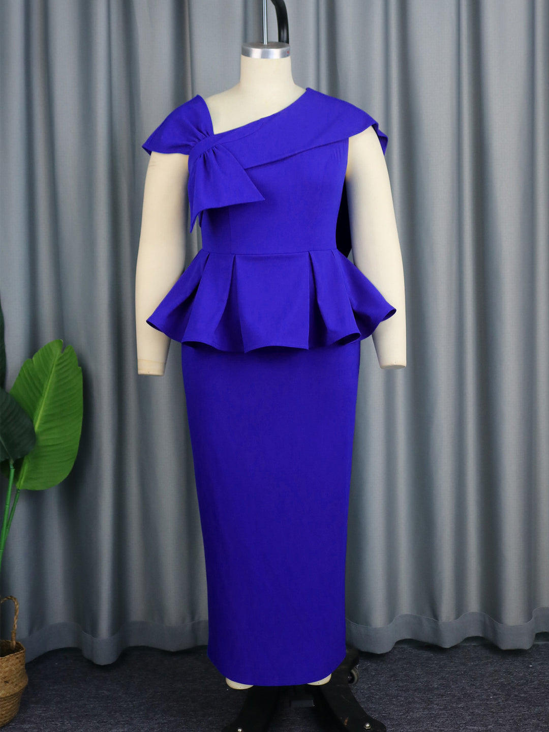 Damer Elegant Peplum-klänning med asymmetrisk axel-design Mirla-Eva Jonsson