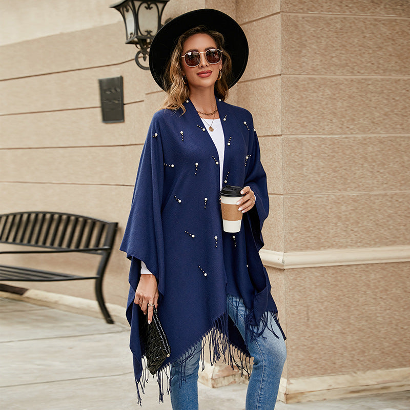 Damer Elegant Poncho med Blommigt Broderimönster och Fransiga Kants Mirla-Eva Jonsson