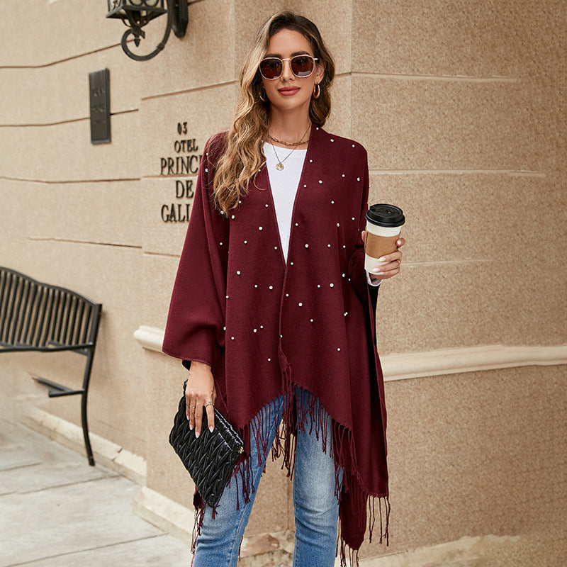 Damer Elegant Poncho med Blommigt Broderimönster och Fransiga Kants Mirla-Eva Jonsson