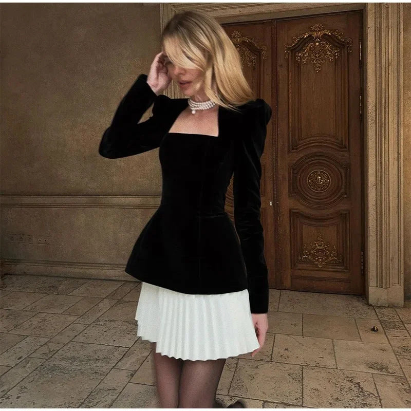 Damer Elegant Sammet Klänning med Ovanlig Skärning och Puffärmar Mirla-Eva Jonsson