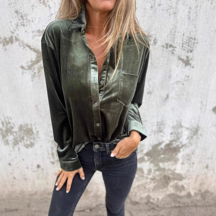 Damer Elegant Samtblus med klassisk skjortkrage och långa ärmar Mirla-Eva Jonsson