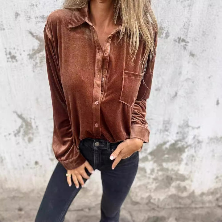 Damer Elegant Samtblus med klassisk skjortkrage och långa ärmar Mirla-Eva Jonsson