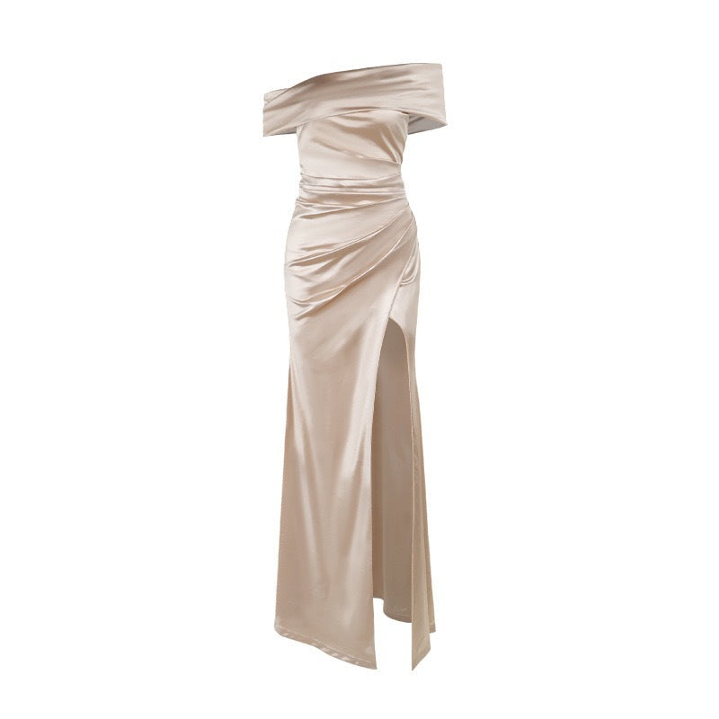 Damer Elegant Satin Aftonklänning med asymmetrisk axelrem och hög slits Mirla-Eva Jonsson