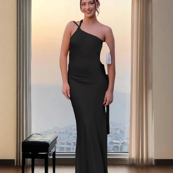 Damer Elegant Satin Aftonklänning med asymmetrisk skärning och smal axelband Mirla-Eva Jonsson