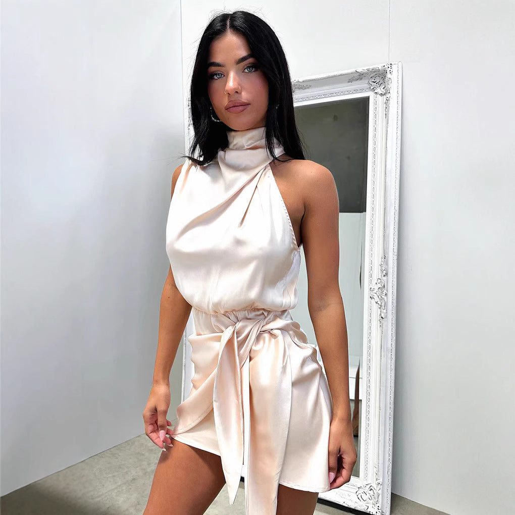 Damer Elegant Satin-Klänning med asymmetrisk snitt och raffinerat knytband Mirla-Eva Jonsson