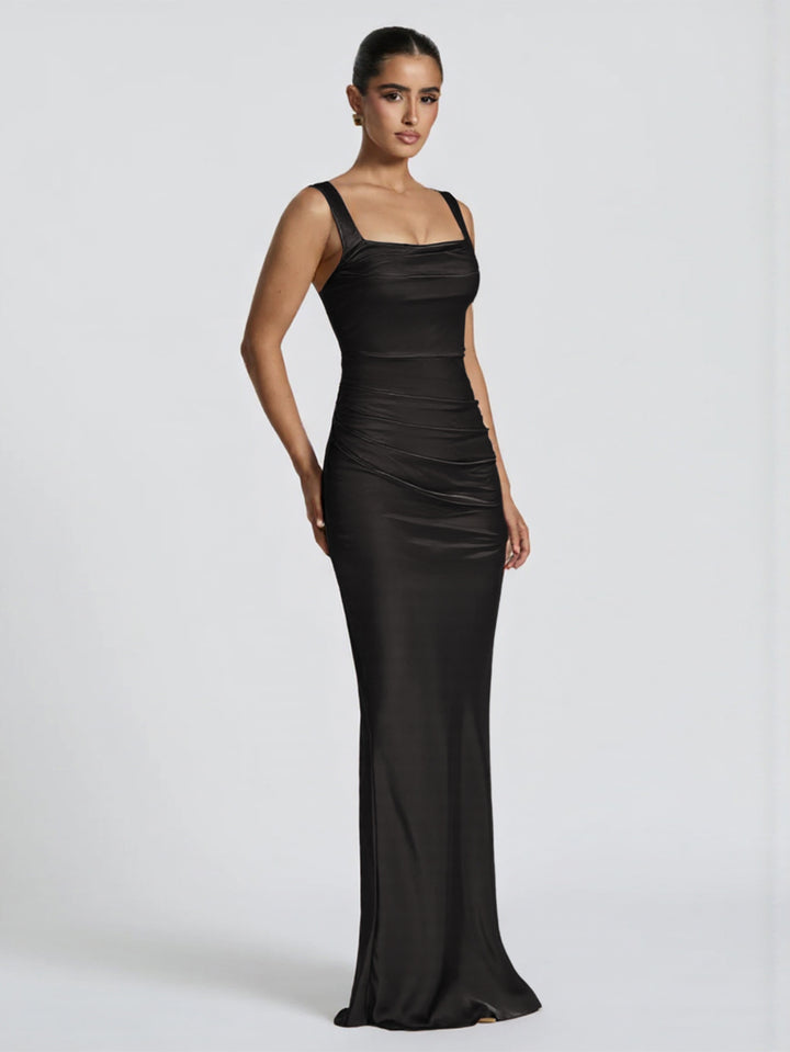 Damer Elegant Satin-Maxi-Klänning med figursmickrande design Mirla-Eva Jonsson