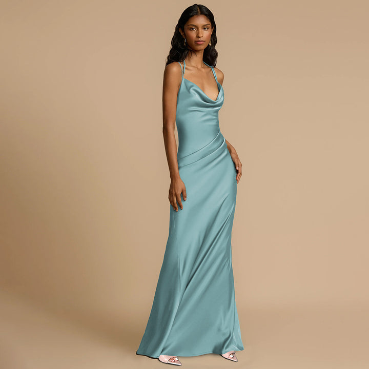 Damer Elegant Satin Maxiklänning med raffinerade Spagetti.axlar Mirla-Eva Jonsson