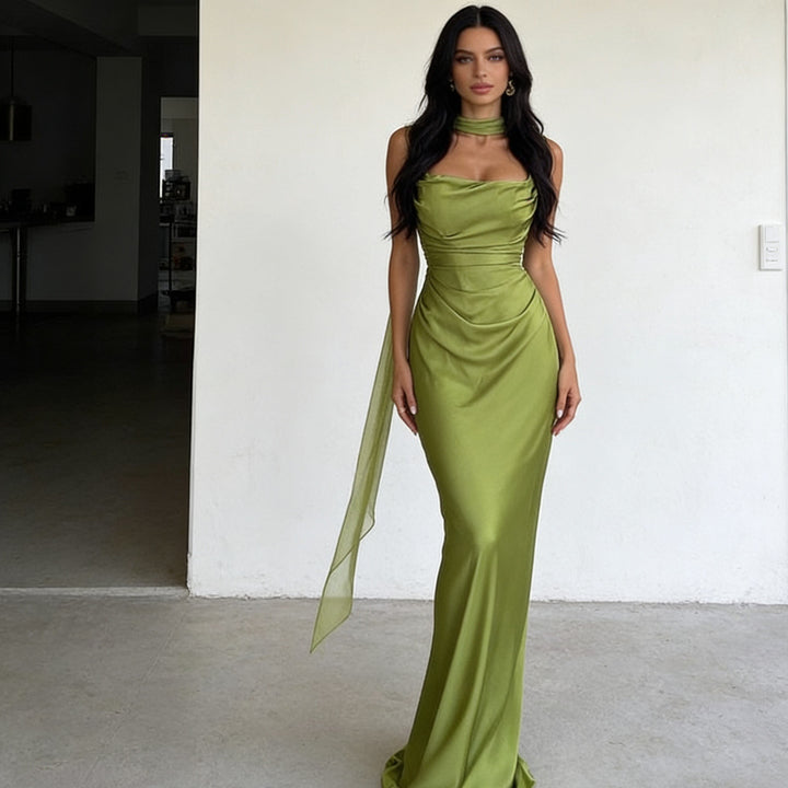 Damer Elegant Siden Maxi Klänning med Off-Shoulder Design och Figursydd Passform Mirla-Eva Jonsson