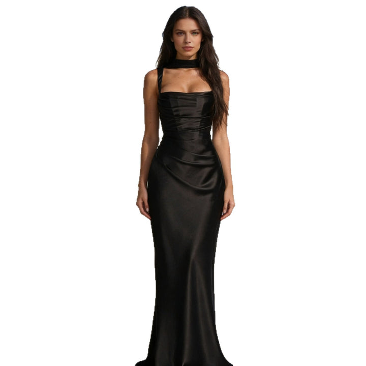 Damer Elegant Siden Maxi Klänning med Off-Shoulder Design och Figursydd Passform Mirla-Eva Jonsson