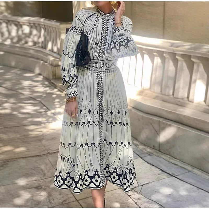 Damer Elegant Skjortklänning med Grafiskt Mönster och Svingande Ärmar-Eva Jonsson