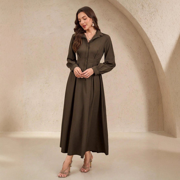 Damer Elegant Skjortklänning med svängande kjol och praktiska fickor Mirla-Eva Jonsson