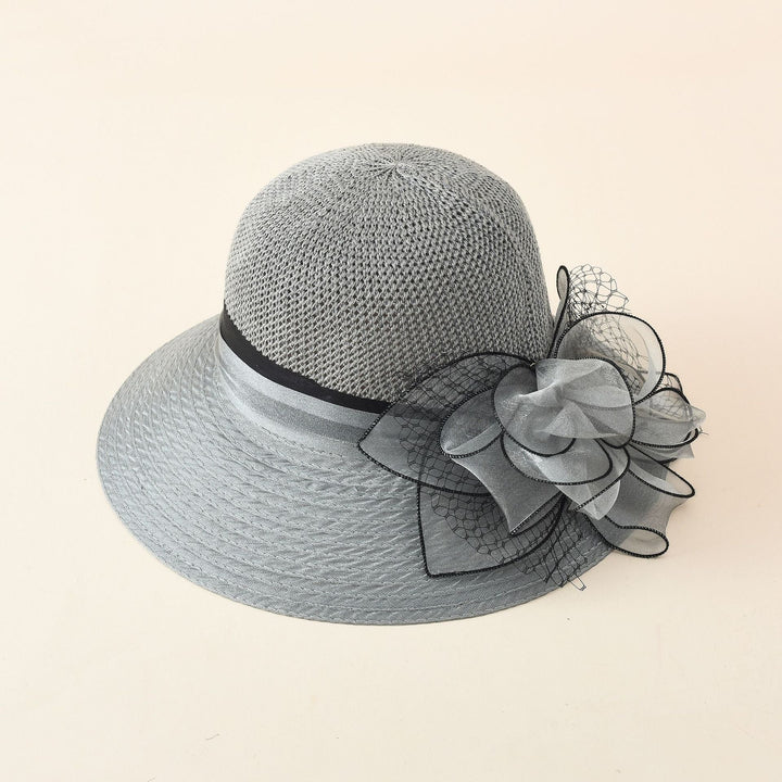 Damer Elegant Solhatt med Fin Slipsdekoration och Bred Brätte Mirla-Eva Jonsson