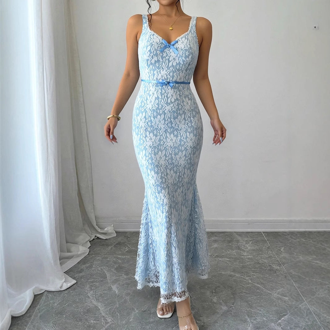 Damer Elegant Spets-Midiklänning med justerbara axelband och rosett-detalj Mirla-Eva Jonsson