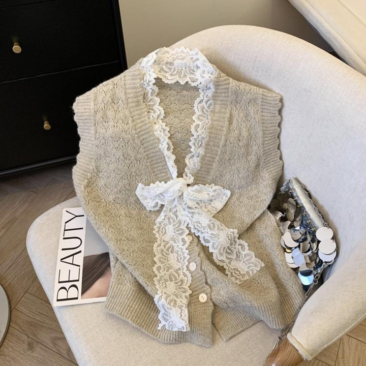 Damer Elegant Stickad Väst med Volangdetaljer Mirla-Eva Jonsson