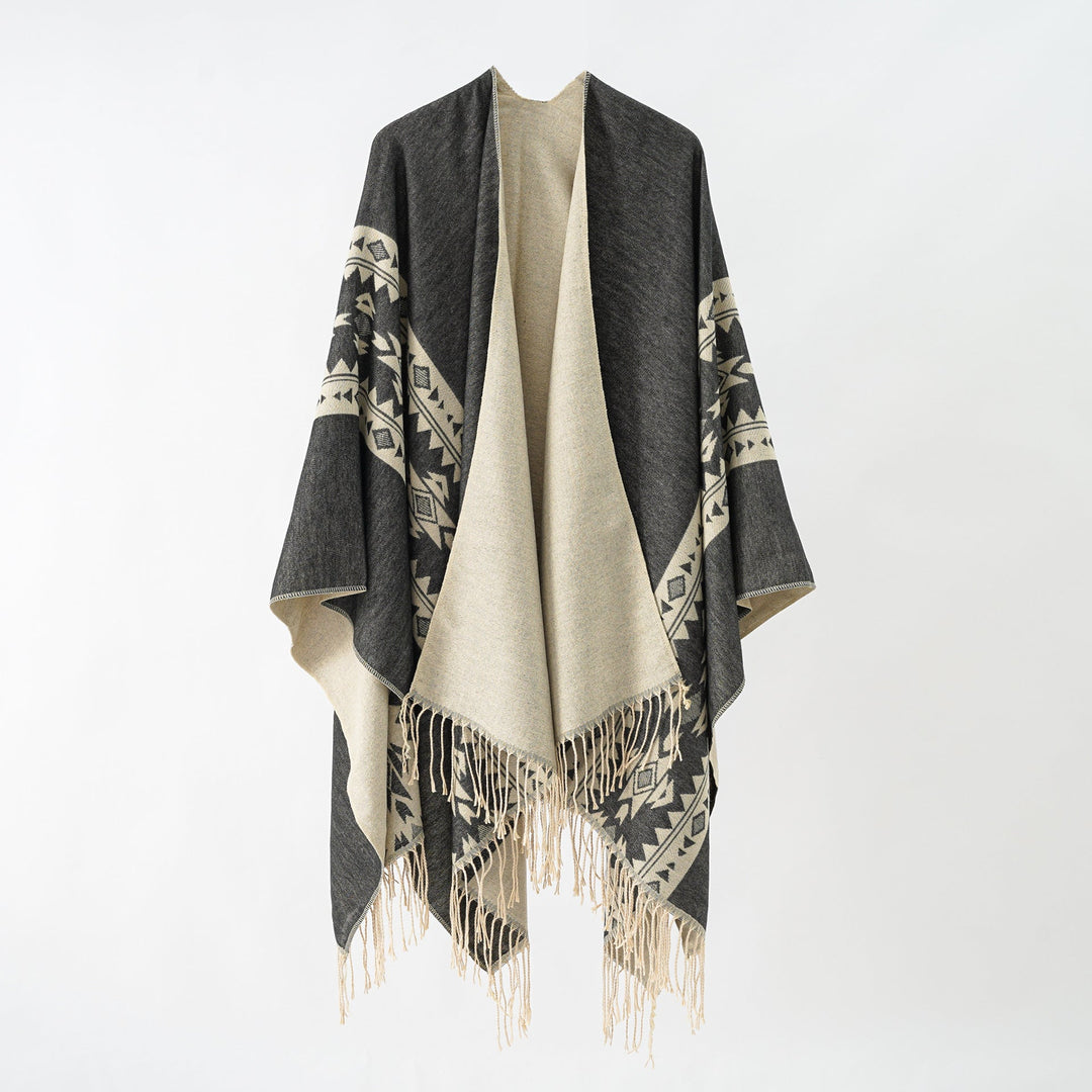 Damer Elegant Stickponcho med Konstfulla Fransar och Blomsterakenter Mirla-Eva Jonsson