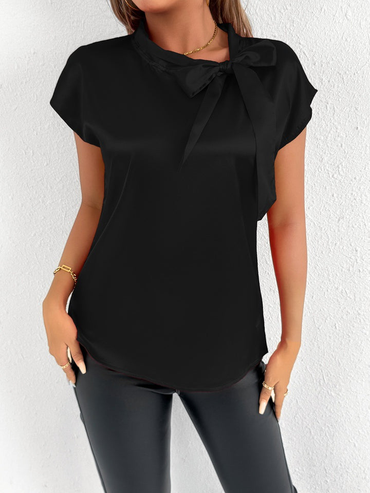 Damer Elegant Top med Slipsdetalj och Ståkrage Mirla-Eva Jonsson