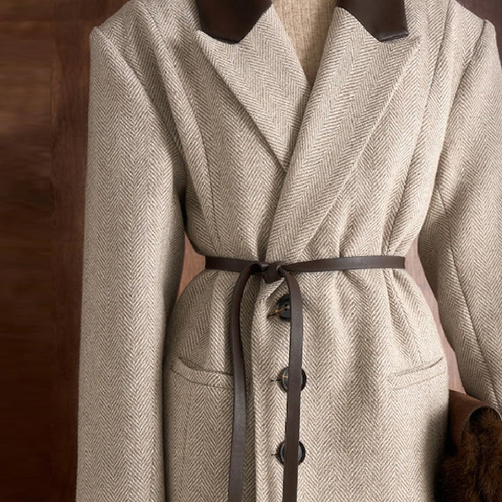 Damer Elegant Trench Coat med bälte och raffinerad krage Mirla-Eva Jonsson
