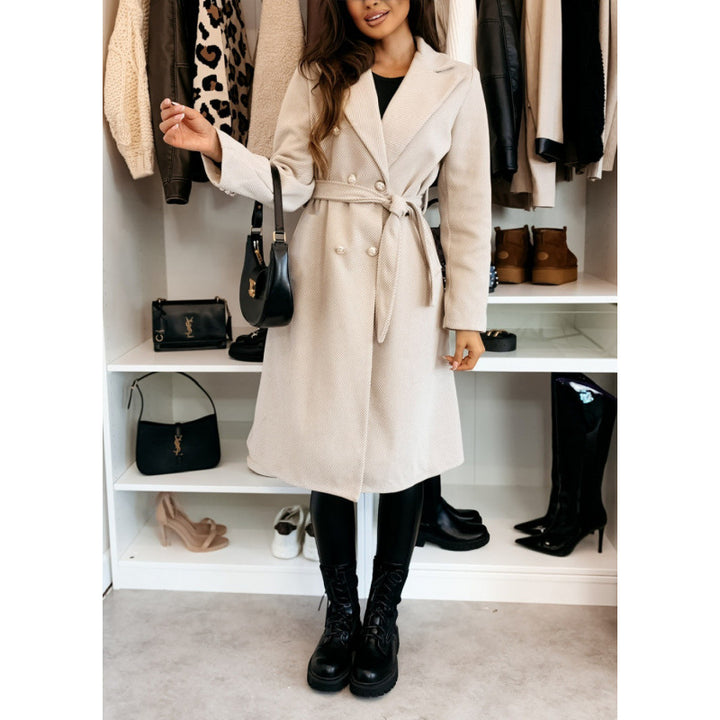 Damer Elegant Trenchcoat med asymmetrisk skärning och bälte Mirla-Eva Jonsson