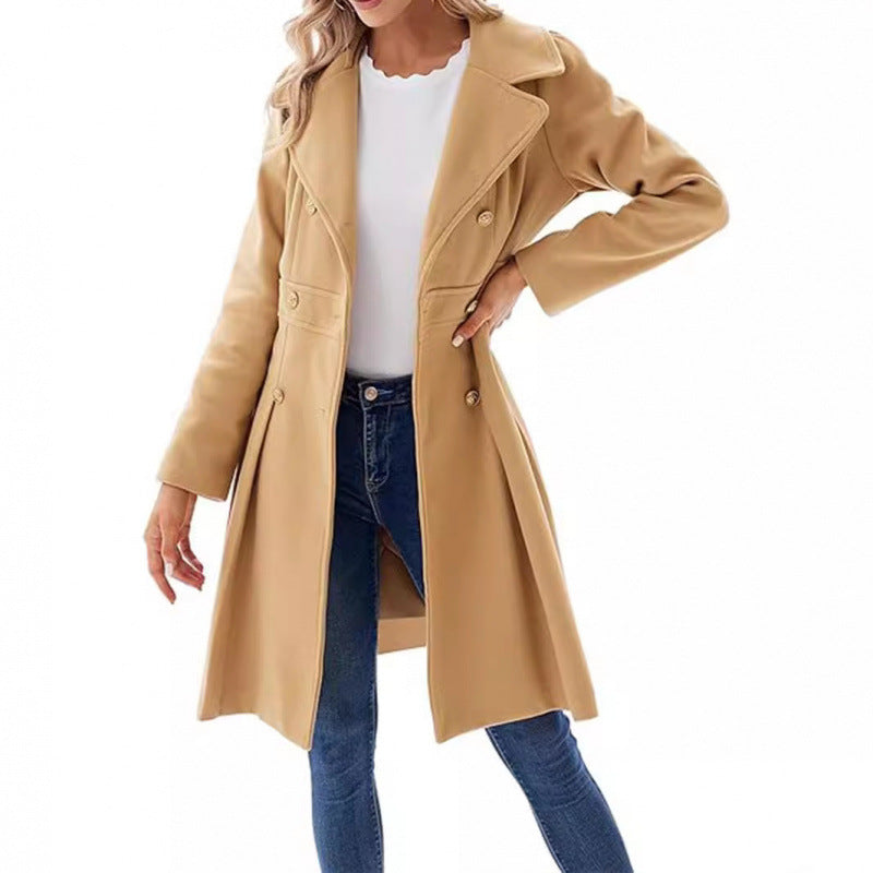 Damer Elegant Trenchcoat med figursydd skärning och plisserad detalj Mirla-Eva Jonsson