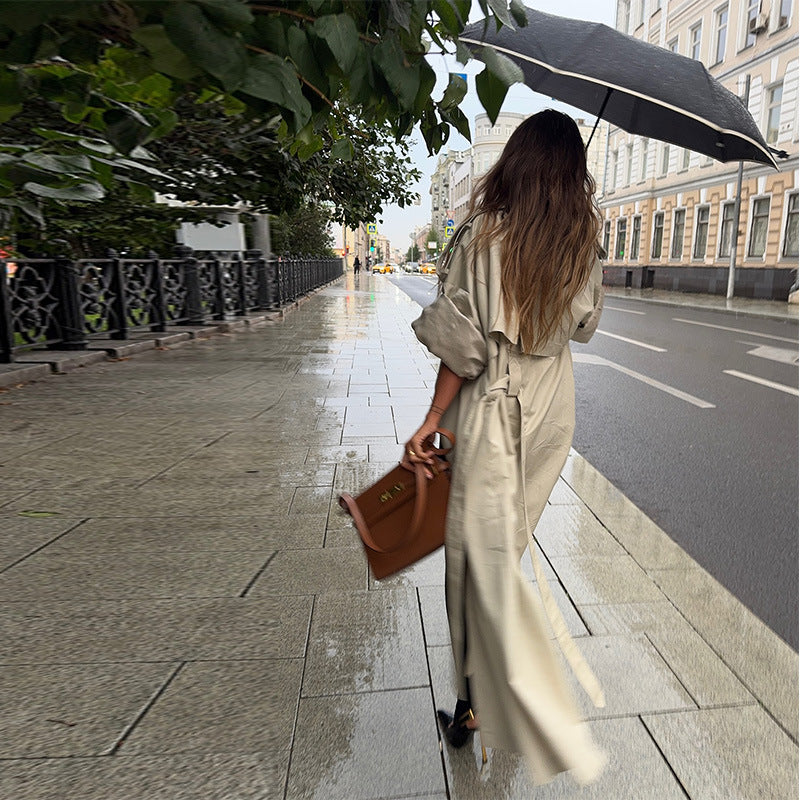 Damer Elegant Trenchcoat med öppna ärmar och modern skärning Mirla-Eva Jonsson