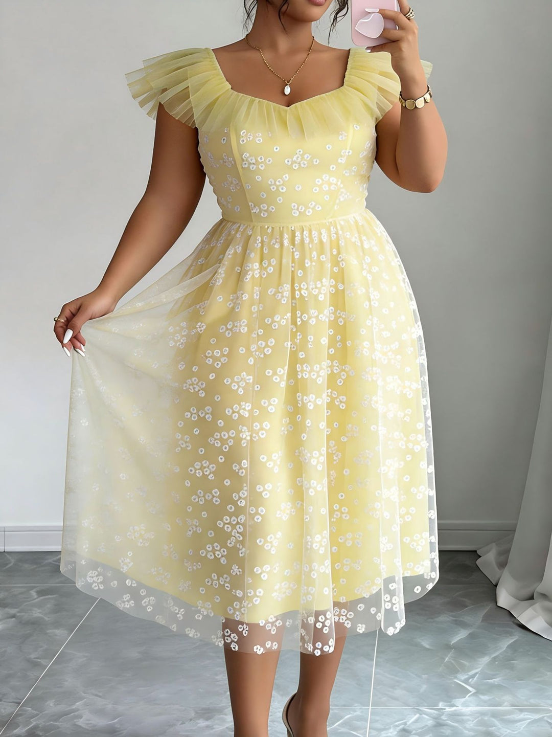 Damer Elegant Tyllklänning med blommönster och puffärmar Mirla-Eva Jonsson