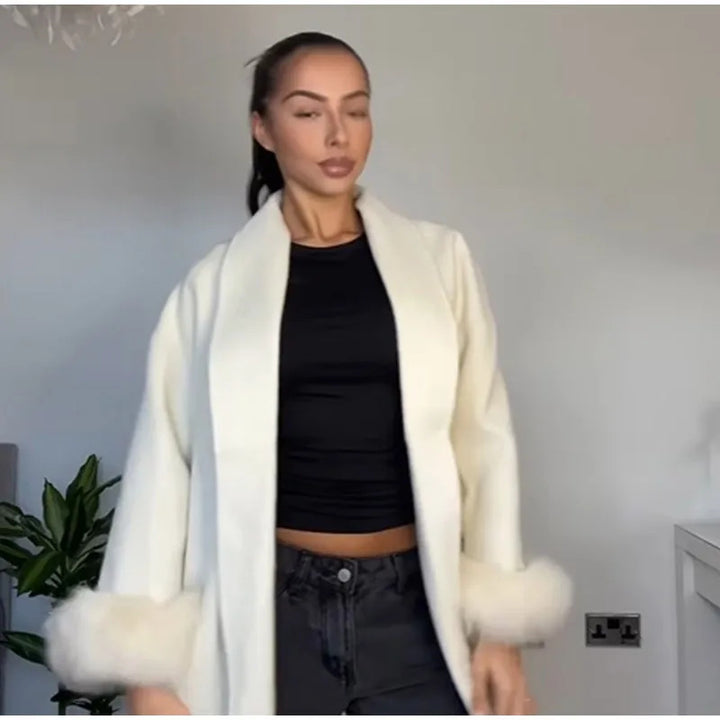 Damer Elegant Wickeljacka med teddyullsärmar Mirla-Eva Jonsson