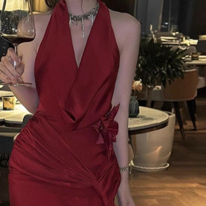 Damer Elegant Wrap Klänning med Djup V-Hals och Rufsdetaljer Mirla-Eva Jonsson