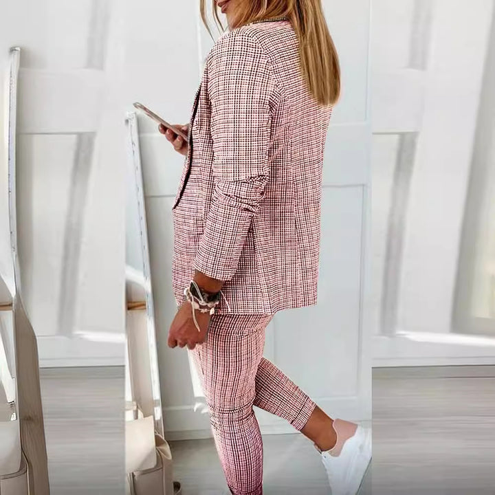 Damer Elegant affärsklänning med modernt rutmönster och praktiska fickor Mirla-Eva Jonsson