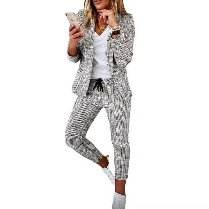 Damer Elegant affärsklänning med modernt rutmönster och praktiska fickor Mirla-Eva Jonsson