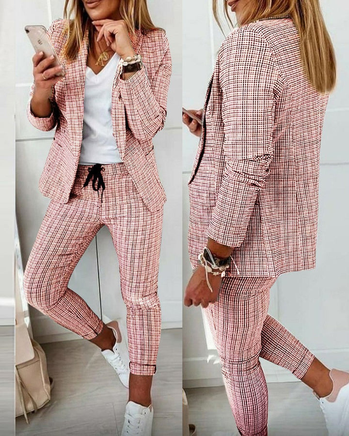 Damer Elegant affärsklänning med modernt rutmönster och praktiska fickor Mirla-Eva Jonsson