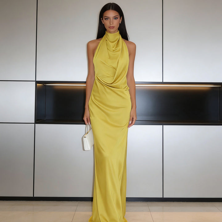 Damer Elegant aftenkjole med asymmetrisk krave Mirla-Eva Jonsson