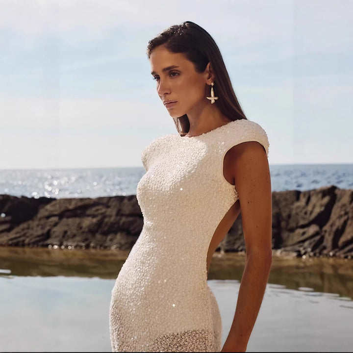 Damer Elegant aftenkjole med dyb rygudskæring og glitrende dekorationer Mirla-Eva Jonsson