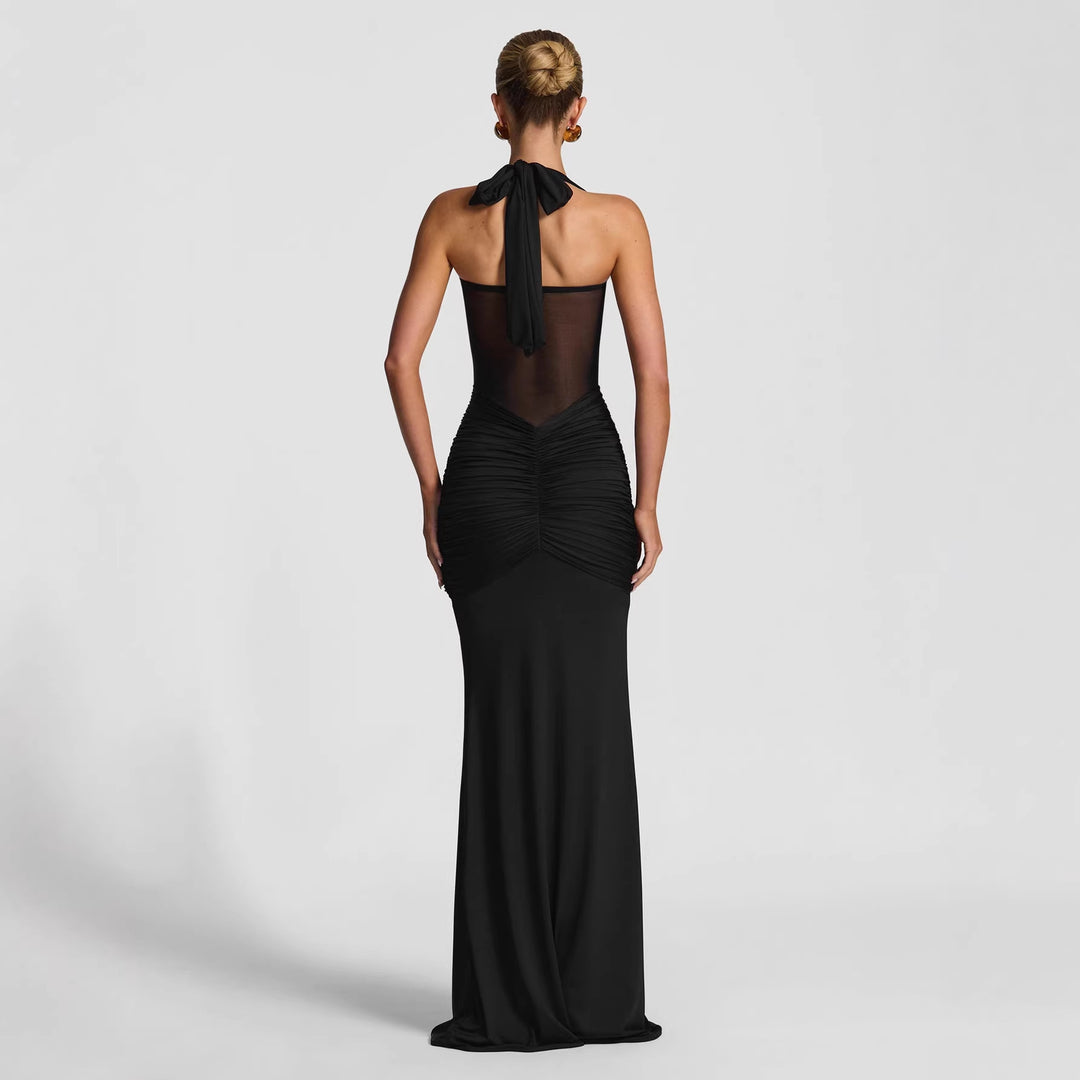 Damer Elegant aftenkjole med figursydd snitt og raffinerte draperinger Mirla-Eva Jonsson
