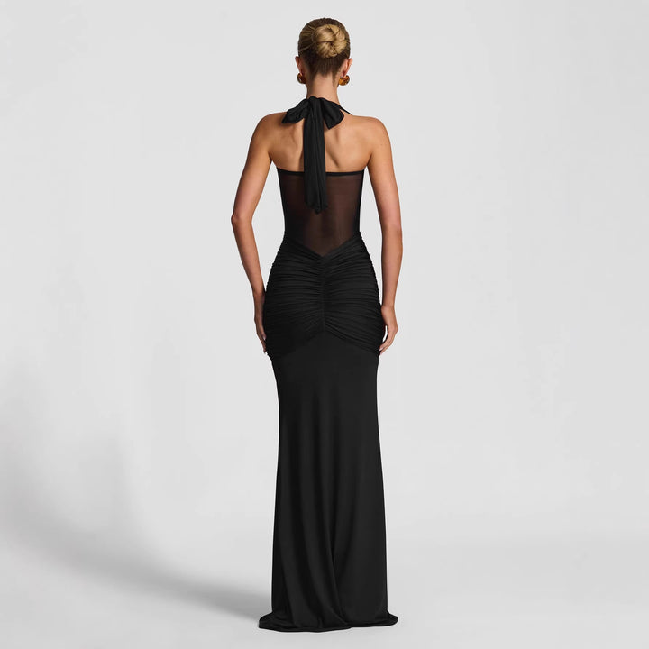 Damer Elegant aftenkjole med figursydd snitt og raffinerte draperinger Mirla-Eva Jonsson