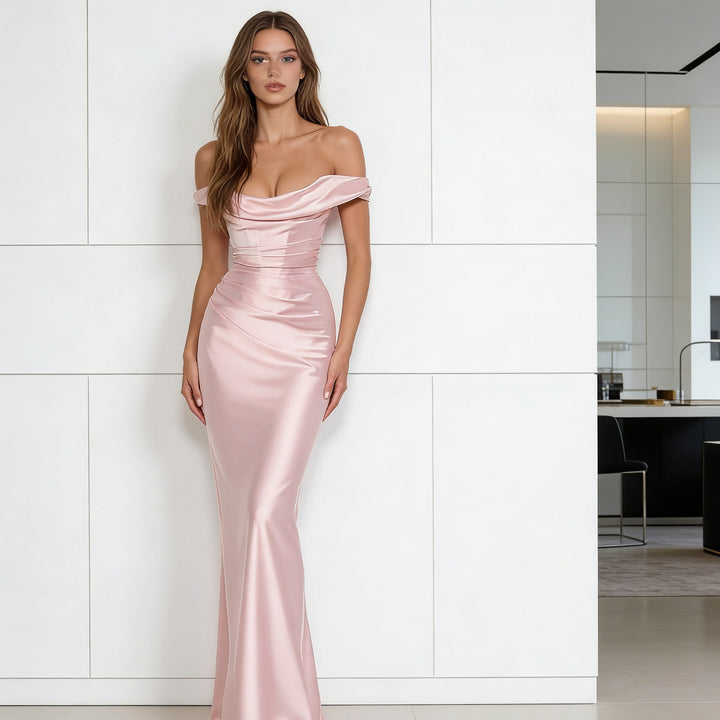 Damer Elegant aftenkjole med luksuriøs draperingsdetalje og tætsiddende snit Mirla-Eva Jonsson