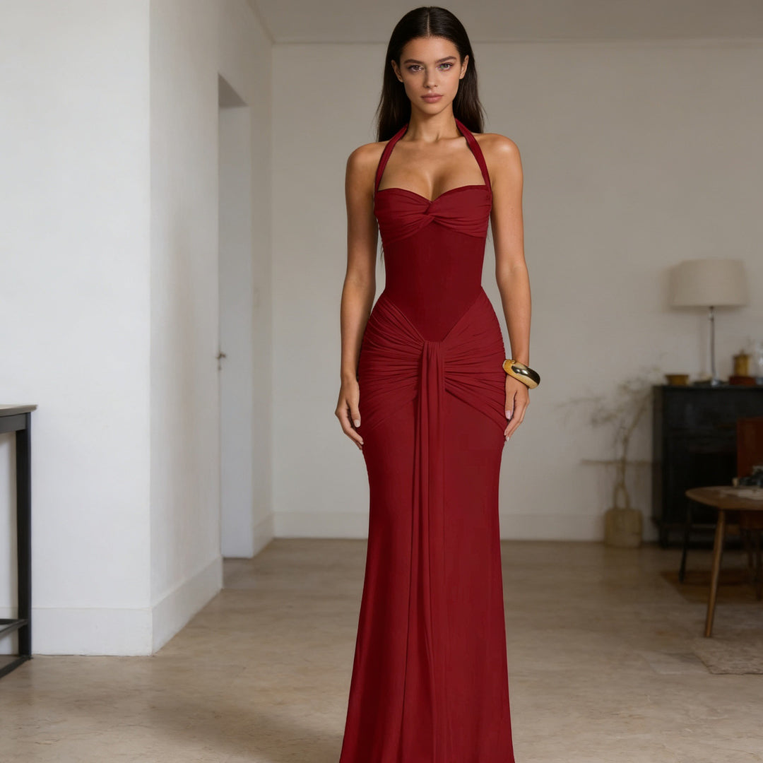 Damer Elegant aftenkjole med raffinerede draperinger og figursyet silhuet Mirla-Eva Jonsson