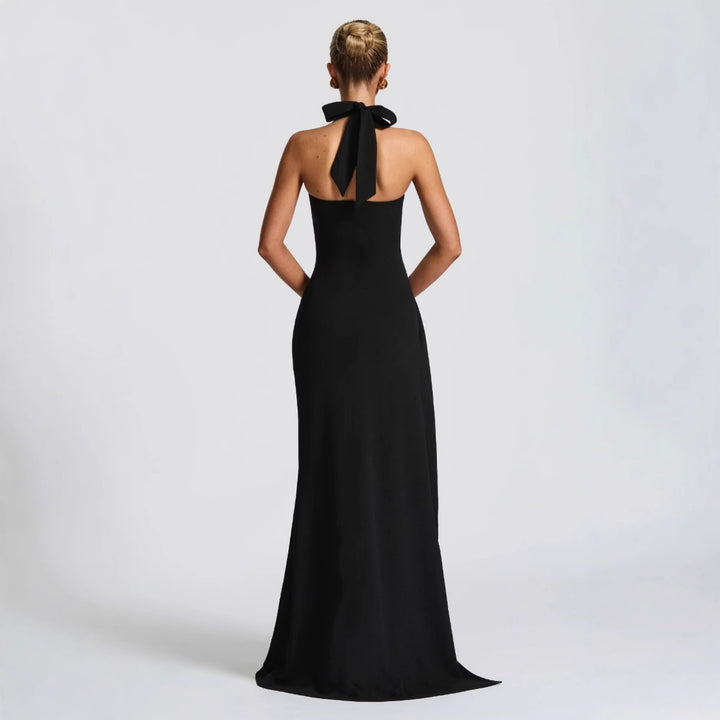 Damer Elegant aftenkjole med raffineret split og strapless design Mirla-Eva Jonsson