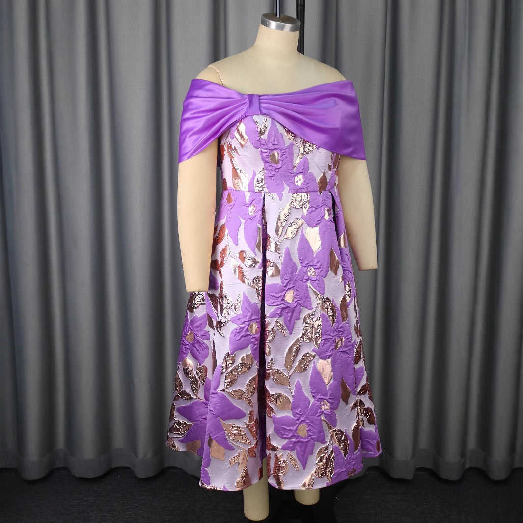 Damer Elegant aftenkjole med skulderfri applikation og florale motiver Mirla-Eva Jonsson