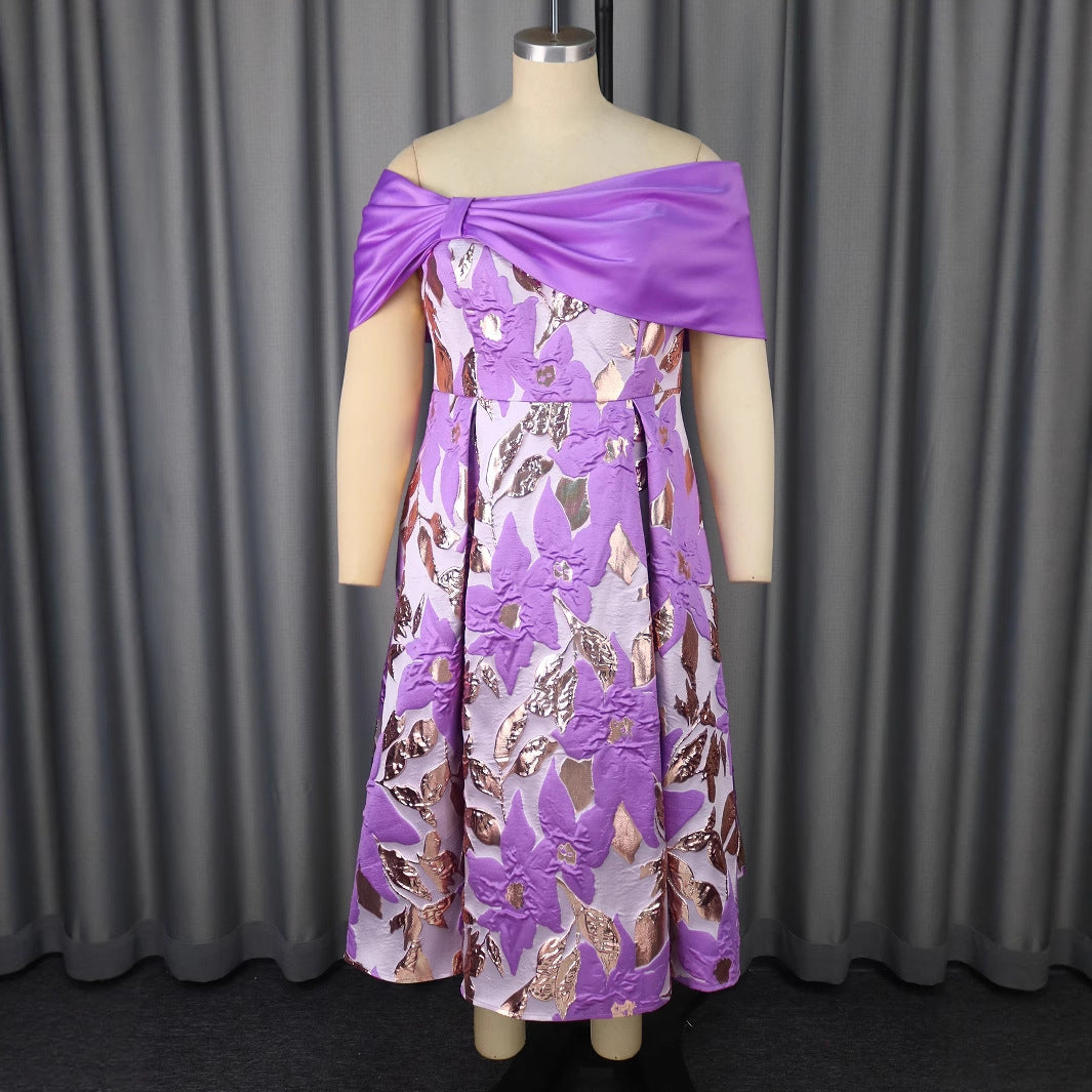Damer Elegant aftenkjole med skulderfri applikation og florale motiver Mirla-Eva Jonsson