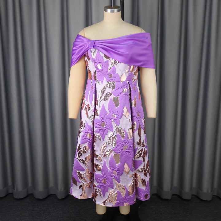 Damer Elegant aftenkjole med skulderfri applikation og florale motiver Mirla-Eva Jonsson