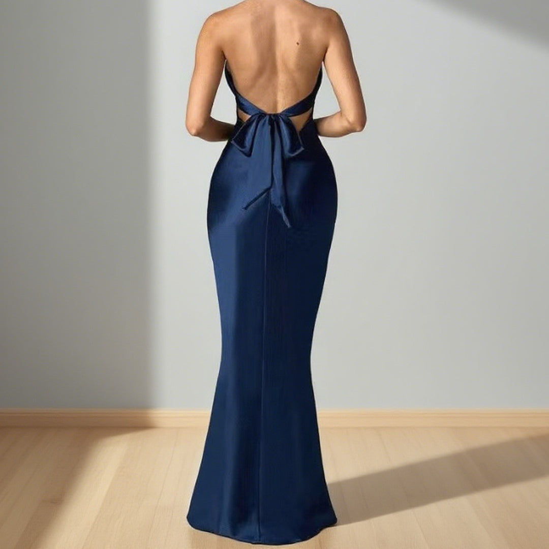 Damer Elegant aftenkjole med skulderfri halterneck-design og figurformende snitt Mirla-Eva Jonsson