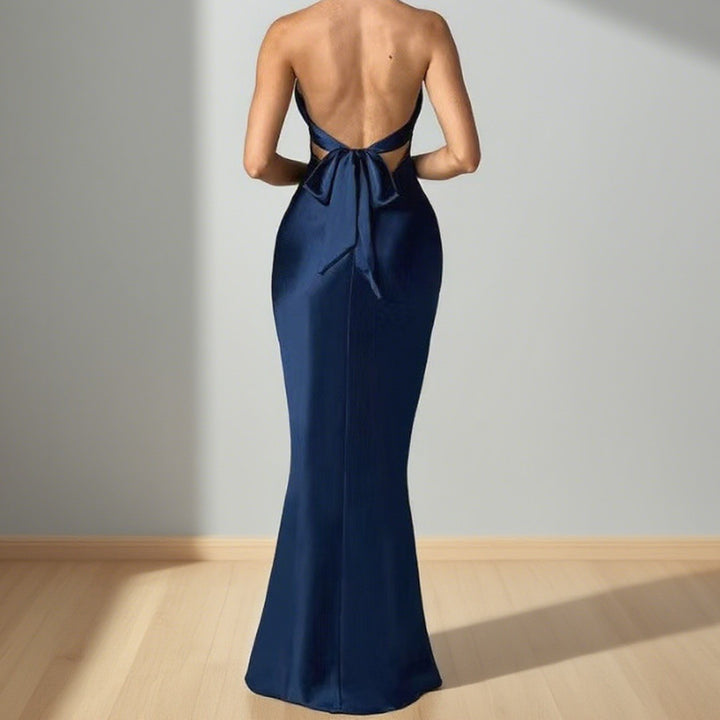 Damer Elegant aftenkjole med skulderfri halterneck-design og figurformende snitt Mirla-Eva Jonsson