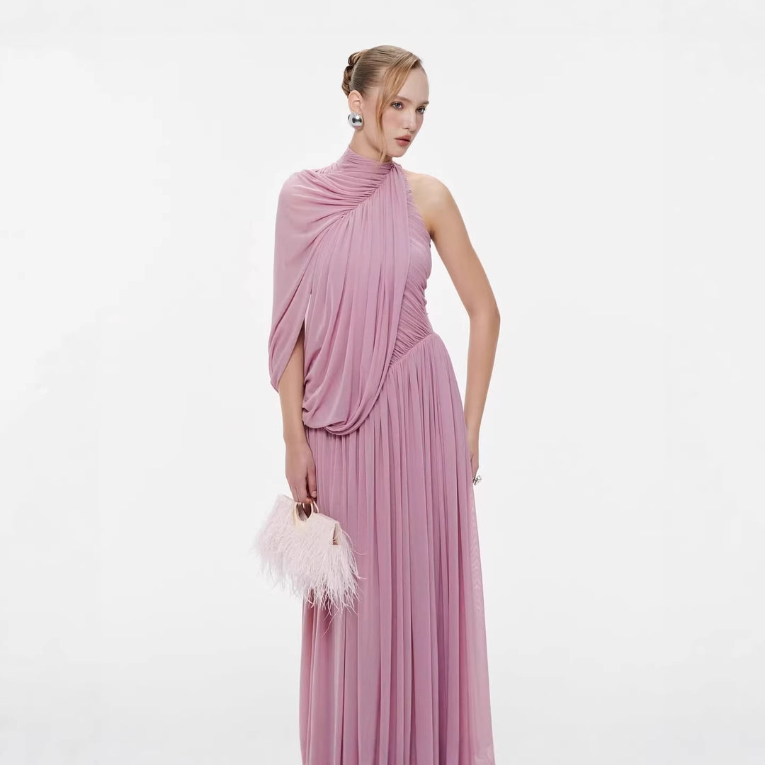 Damer Elegant aftonklänning med asymmetrisk design och snygg drapering Mirla-Eva Jonsson