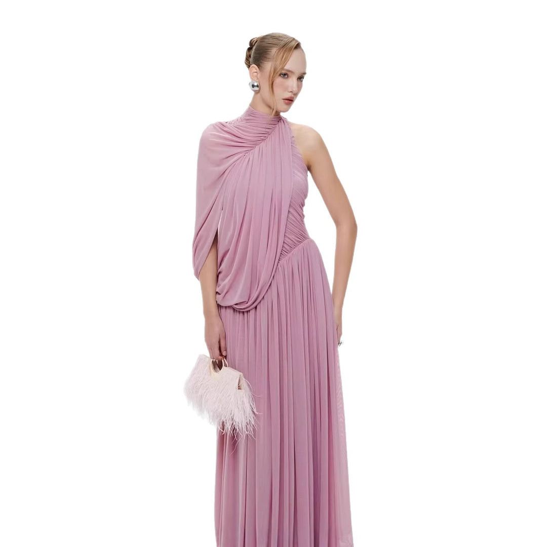 Damer Elegant aftonklänning med asymmetrisk design och snygg drapering Mirla-Eva Jonsson