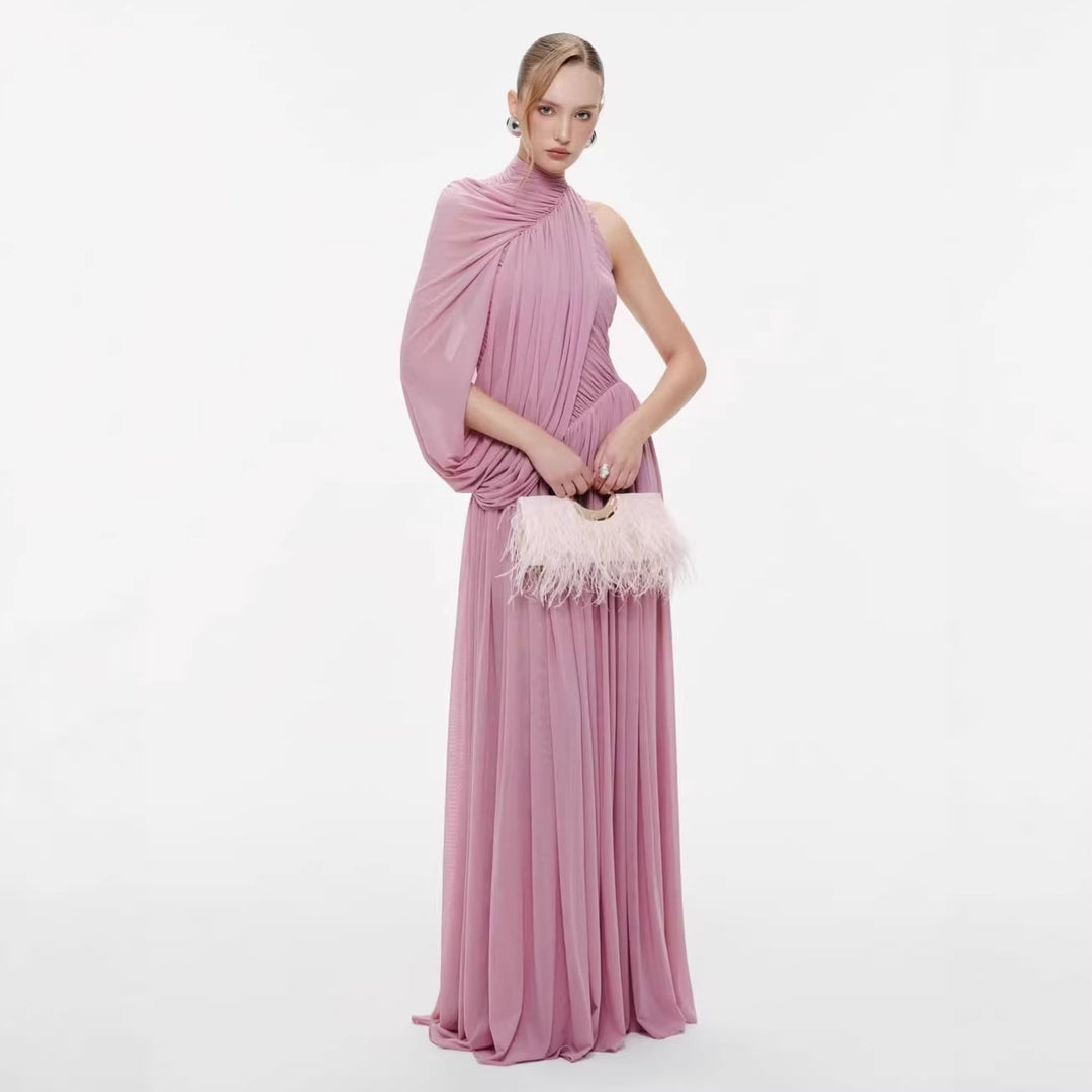 Damer Elegant aftonklänning med asymmetrisk design och snygg drapering Mirla-Eva Jonsson