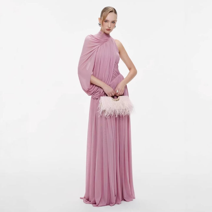 Damer Elegant aftonklänning med asymmetrisk design och snygg drapering Mirla-Eva Jonsson